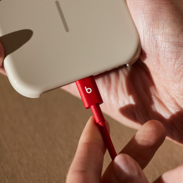 beats-usb-c-usb-c-orgu-kablo-1-5-m-3 Beats USB-C - USB-C Örgü Kablo (1,5 m)